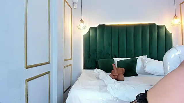 HannaPaola online show from 02-04-25, 10:21