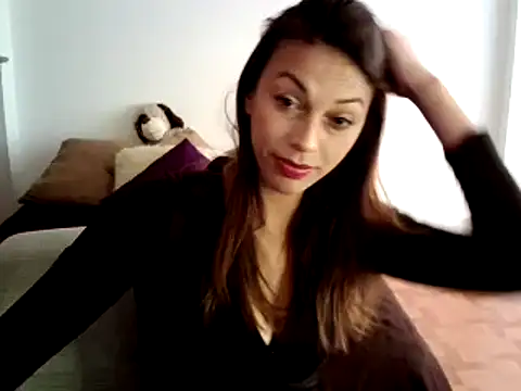 Snapshot of Hanna_Charming chatting on 12-18-24, 02:38 Hanna Charming online show from 12-18-24, 02:38