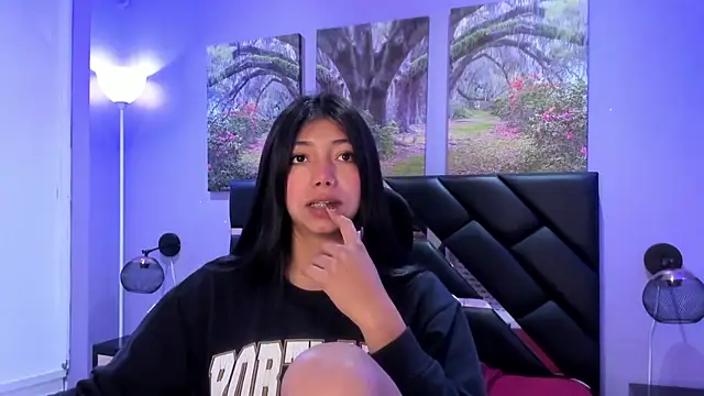 Snapshot of KimberlyVillaLobos chatting on 12-01-25, 11:37 KimberlyVillaLobos online show from 12-01-25, 11:37