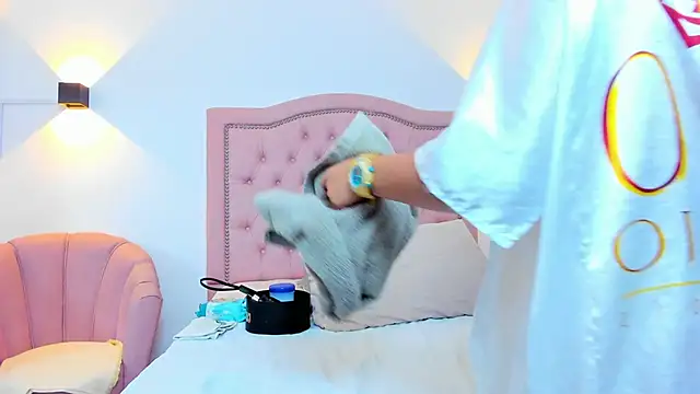 Snapshot of JulieeHabubu chatting on 09-24-25, 04:49 JulieeHabubu online show from 09-24-25, 04:49