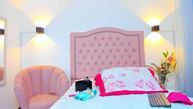 Snapshot of JulieeHabubu chatting on 10-24-25, 03:25 JulieeHabubu online show from 10-24-25, 03:25