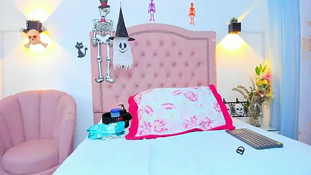 Snapshot of JulieeHabubu chatting on 10-26-25, 03:01 JulieeHabubu online show from 10-26-25, 03:01