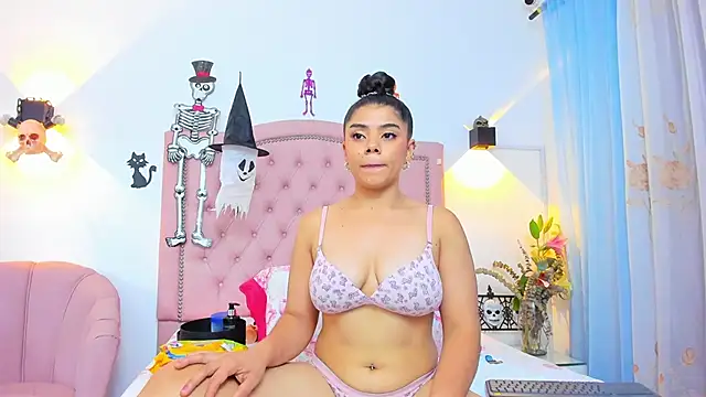 Snapshot of JulieeHabubu chatting on 10-29-25, 03:20 JulieeHabubu online show from 10-29-25, 03:20