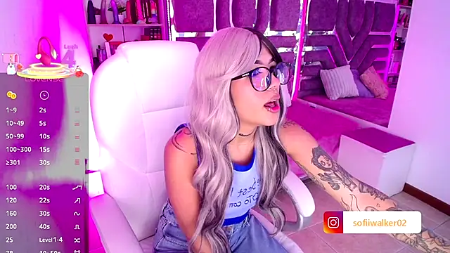 AliceWalker 11 online show from 10-09-25, 09:02