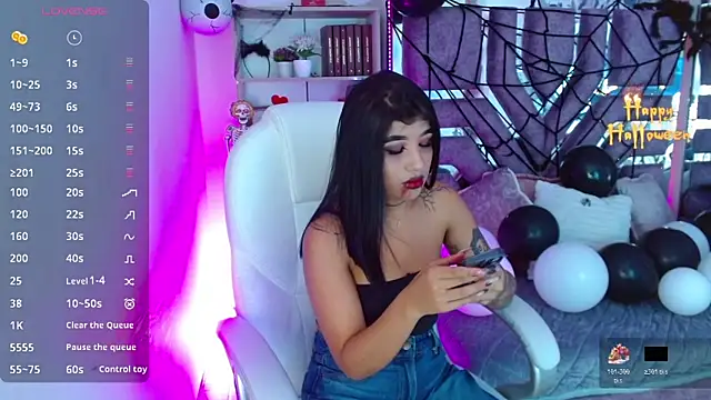 AliceWalker 11 online show from 10-19-25, 09:04