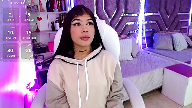 AliceWalker 11 online show from 11-18-25, 08:13