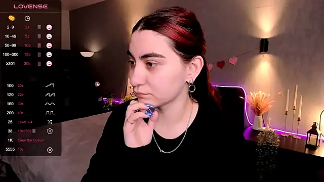 hannacheekss  online show from 03-12-26, 02:07