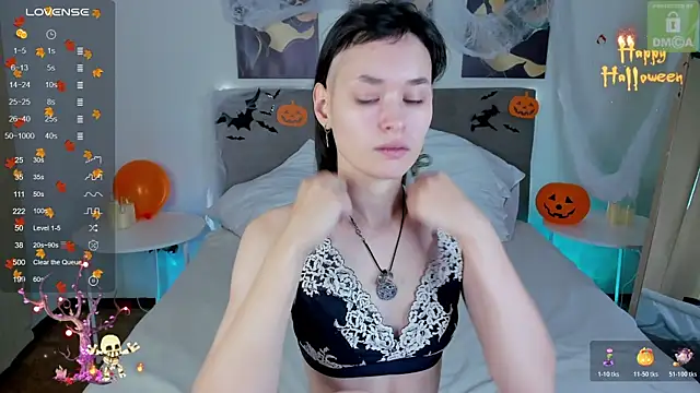 Snapshot of Emily_Strikeee chatting on 10-31-25, 09:54 Emily Strikeee online show from 10-31-25, 09:54