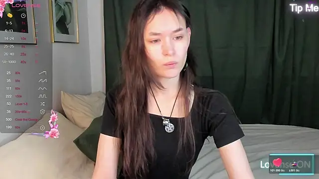 Snapshot of Emily_Strikeee chatting on 11-06-25, 10:05 Emily Strikeee online show from 11-06-25, 10:05