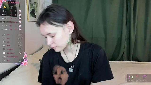 Snapshot of Emily_Strikeee chatting on 11-10-25, 10:14 Emily Strikeee online show from 11-10-25, 10:14