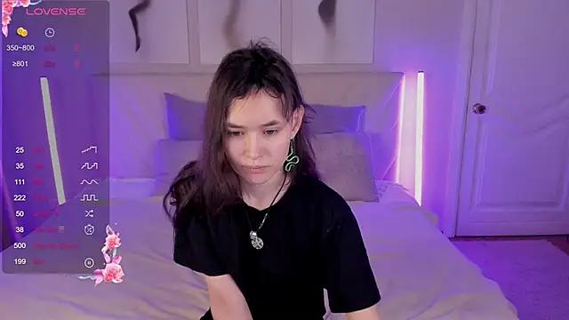 Snapshot of Emily_Strikeee chatting on 11-28-25, 10:18 Emily Strikeee online show from 11-28-25, 10:18