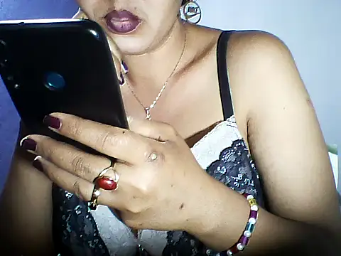 layanah12 online show from 09-30-25, 03:06