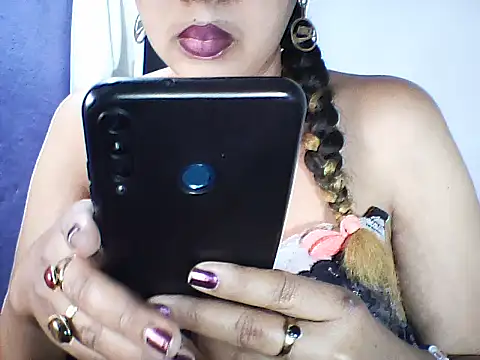 layanah12 online show from 10-11-25, 05:39