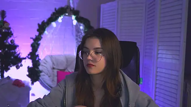 EvaThopson online show from 12-25-24, 05:58