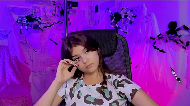 EvaThopson online show from 10-29-25, 12:07