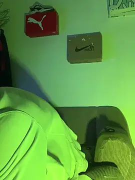 Snapshot of Hxnsovrgon chatting on 02-17-25, 12:16 Hxnsovrgon online show from 02-17-25, 12:16