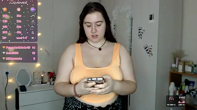 Snapshot of BettyandRich_ chatting on 02-07-25, 11:01 BettyandRich  online show from 02-07-25, 11:01