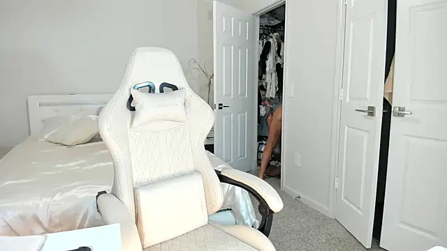 marianaferrero online show from 10-22-25, 03:12