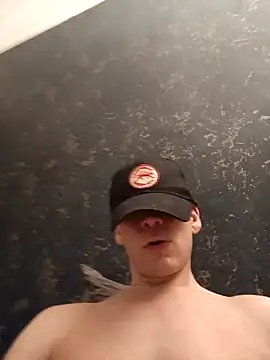 Snapshot of ElyasMatt chatting on 01-21-25, 09:46 ElyasMatt online show from 01-21-25, 09:46