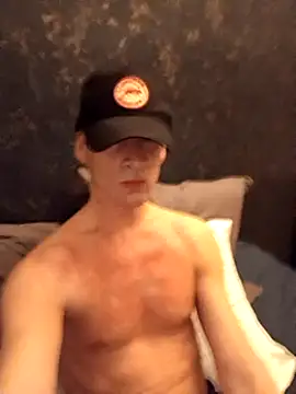 Snapshot of ElyasMatt chatting on 02-05-25, 06:59 ElyasMatt online show from 02-05-25, 06:59