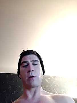 Snapshot of ElyasMatt chatting on 03-06-25, 12:43 ElyasMatt online show from 03-06-25, 12:43