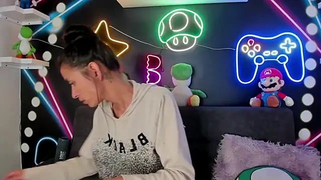 ChanelAdamss  online show from 03-06-25, 07:54