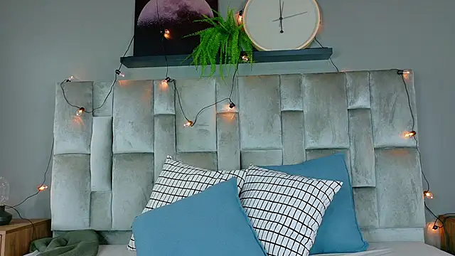 ChanelAdamss  online show from 09-19-25, 03:19