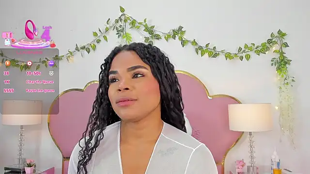 NahiaraReina online show from 09-12-25, 01:33