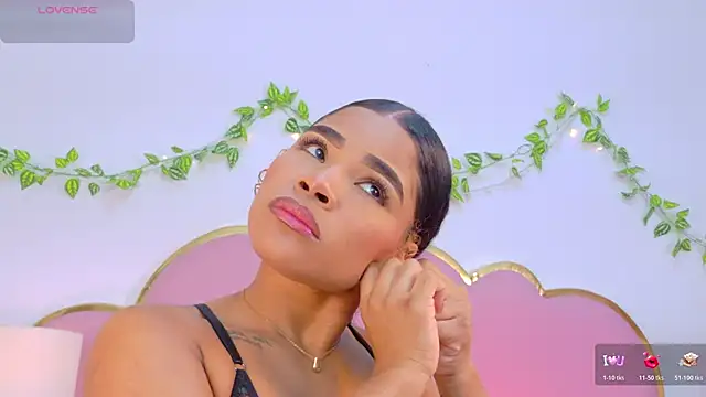 NahiaraReina online show from 12-04-25, 01:42