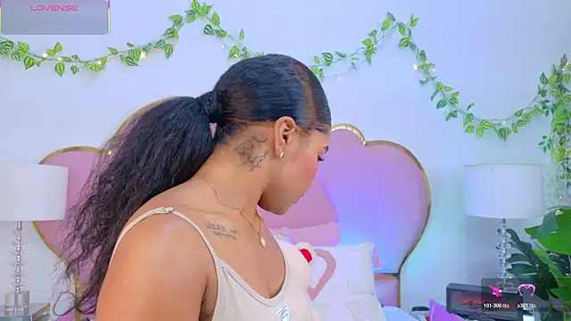 NahiaraReina online show from 12-05-25, 01:52