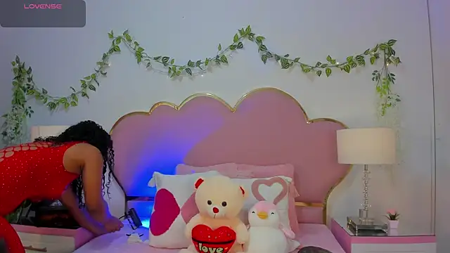NahiaraReina online show from 12-22-25, 01:30