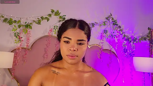 NahiaraReina online show from 03-05-26, 01:51