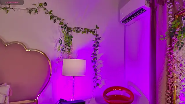 NahiaraReina online show from 05-15-26, 01:40