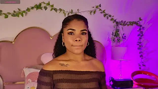 NahiaraReina online show from 05-29-26, 01:42