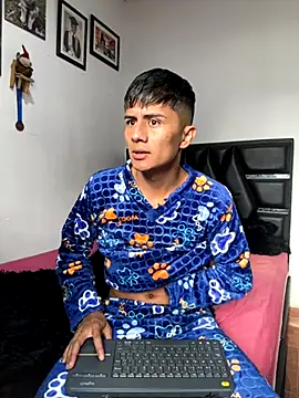 Snapshot of The__Rodriguez chatting on 11-28-25, 05:26 The Rodriguez online show from 11-28-25, 05:26