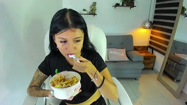 yenny garcia online show from 09-13-25, 05:35