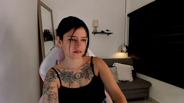 Snapshot of yenny_garcia chatting on 07-16-26, 03:40 yenny garcia online show from 07-16-26, 03:40