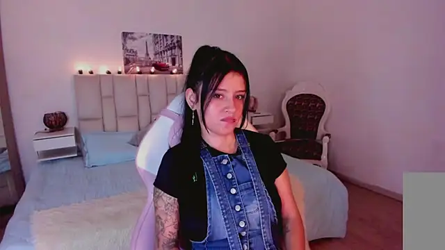 Snapshot of yenny_garcia chatting on 07-23-26, 06:17 yenny garcia online show from 07-23-26, 06:17