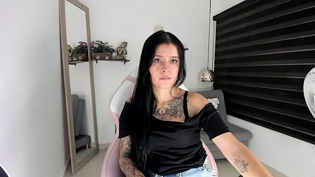 Snapshot of yenny_garcia chatting on 07-27-26, 06:15 yenny garcia online show from 07-27-26, 06:15