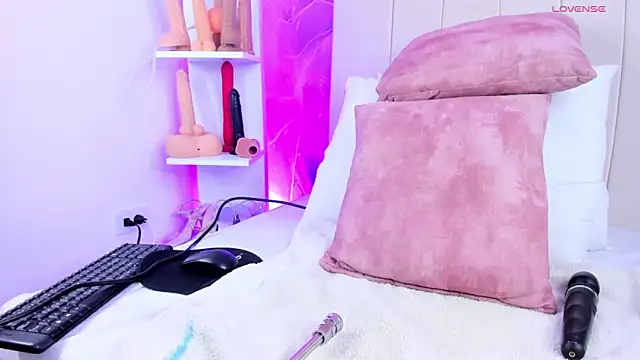 LauraSmith-01 online show from 03-08-25, 02:01