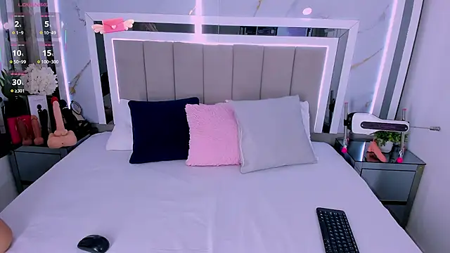 LauraSmith-01 online show from 04-22-26, 06:42