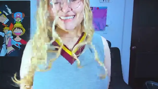 Snapshot of Lily_stone04 chatting on 06-15-26, 04:58 Lily stone04 online show from 06-15-26, 04:58