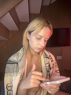 Snapshot of Bellahcha chatting on 04-19-26, 06:10 Bellahcha online show from 04-19-26, 06:10