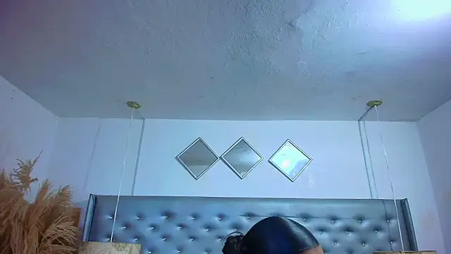 EileenBenzon online show from 11-26-25, 05:19