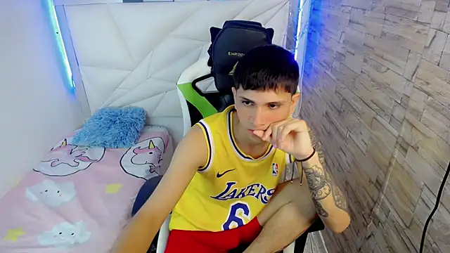 Snapshot of Brayan_lopezz chatting on 01-18-25, 04:10 Brayan lopezz online show from 01-18-25, 04:10