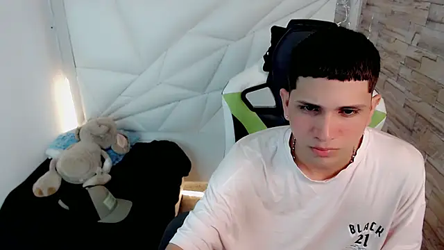 Snapshot of Brayan_lopezz chatting on 02-04-25, 12:44 Brayan lopezz online show from 02-04-25, 12:44