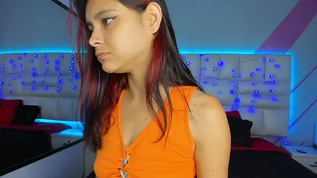 Snapshot of Salome_rouse1 chatting on 10-20-25, 08:20 Salome rouse1 online show from 10-20-25, 08:20