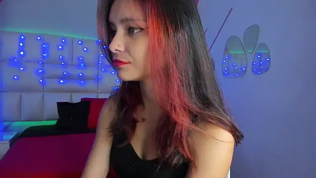 Snapshot of Salome_rouse1 chatting on 10-22-25, 01:17 Salome rouse1 online show from 10-22-25, 01:17