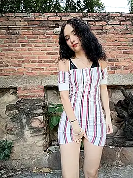 sweet outdoor charm online show from 01-08-26, 06:54