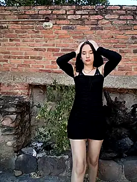 sweet outdoor charm online show from 02-05-26, 07:18